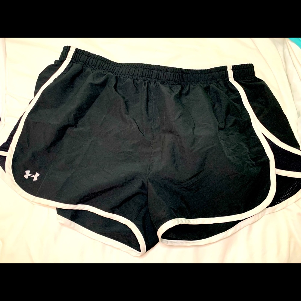 Large under armour heat gear running shorts